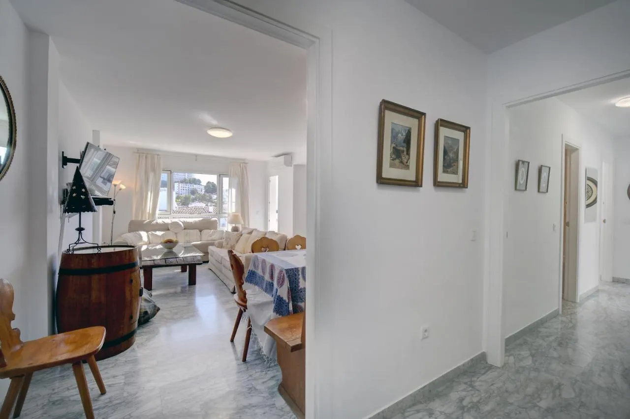Marbella Sleeps 8 Aircon Secure Underground Parking Free Netflix Fast Internet 아파트