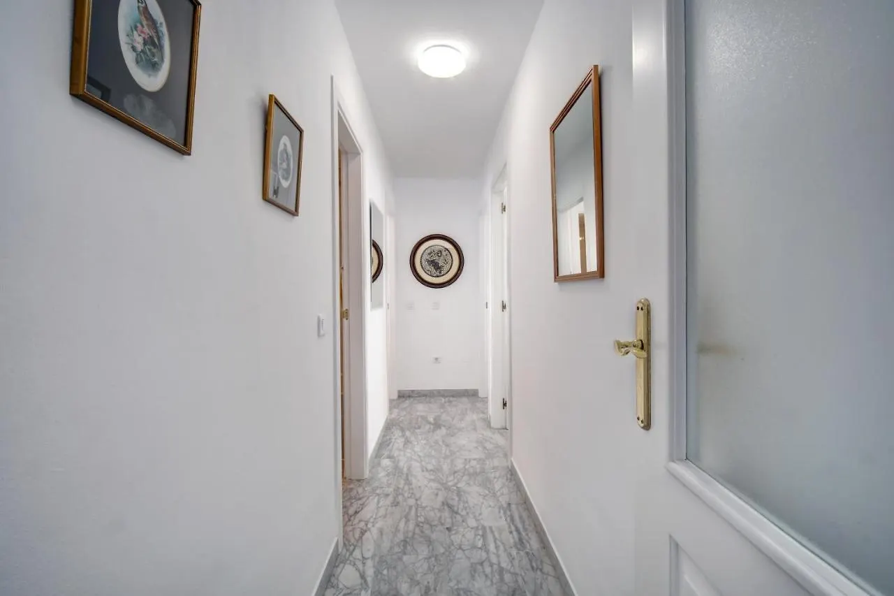 Marbella Sleeps 8 Aircon Secure Underground Parking Free Netflix Fast Internet 아파트 0*,