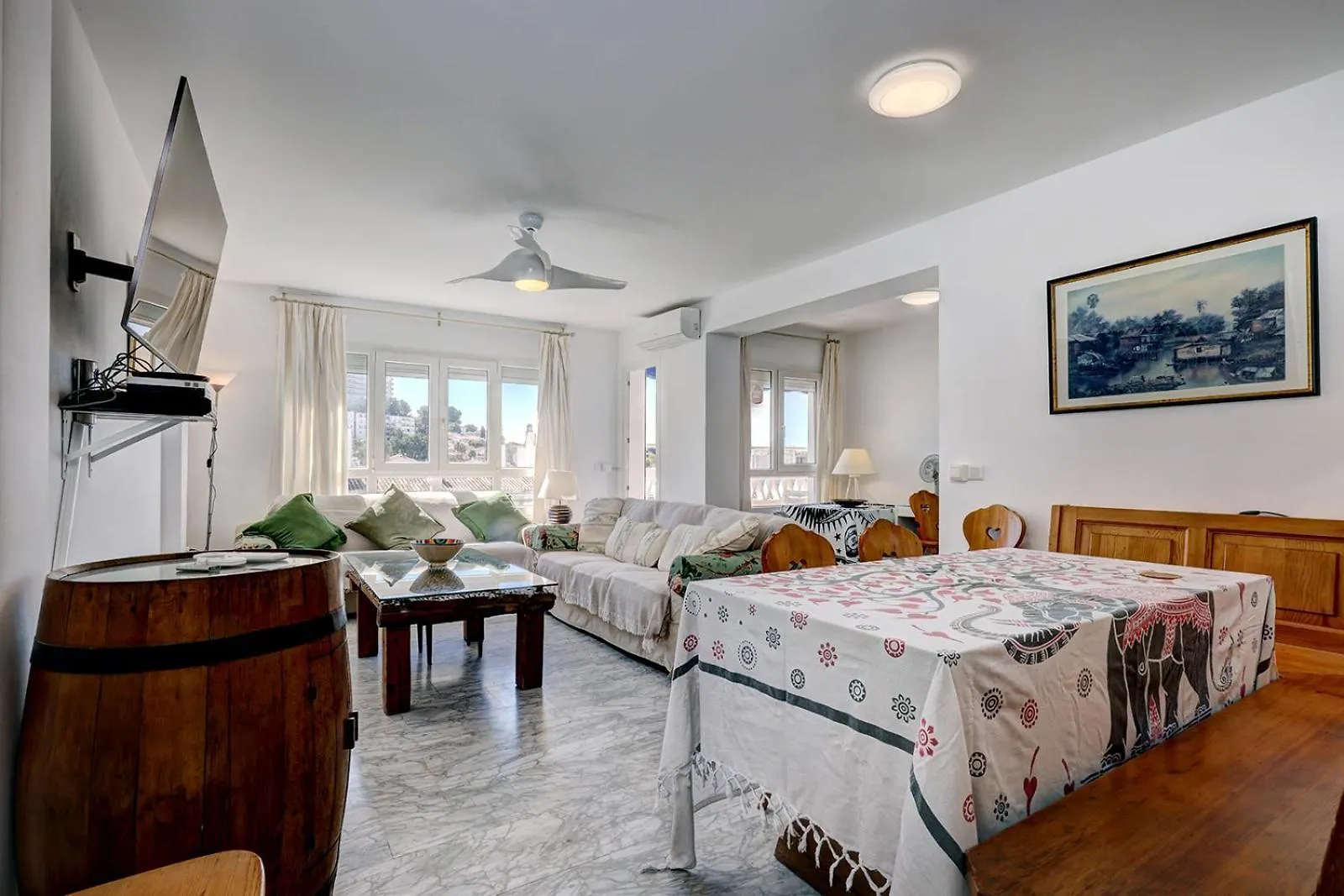 Marbella Sleeps 8 Aircon Secure Underground Parking Free Netflix Fast Internet 아파트