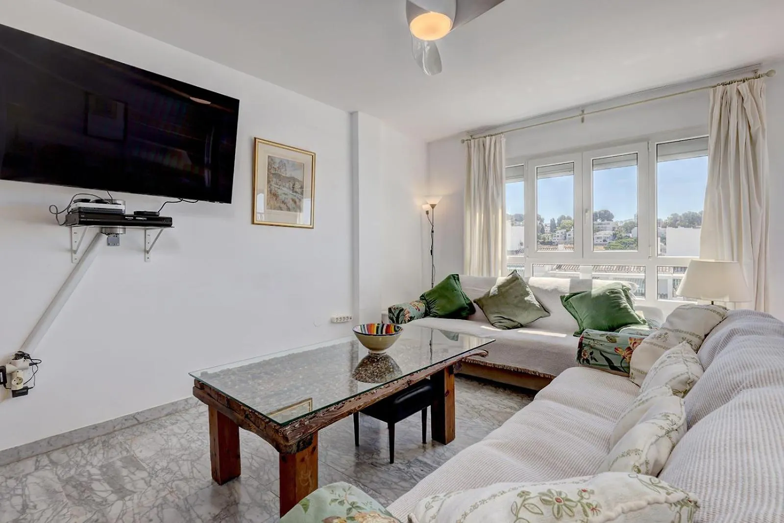 Marbella Sleeps 8 Aircon Secure Underground Parking Free Netflix Fast Internet 아파트