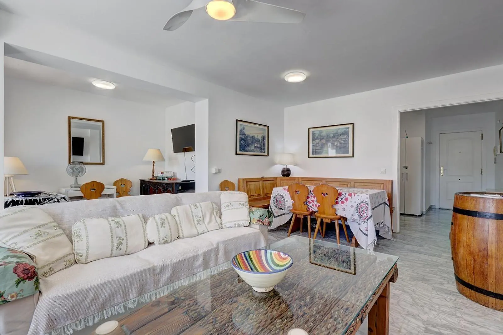 Marbella Sleeps 8 Aircon Secure Underground Parking Free Netflix Fast Internet 아파트