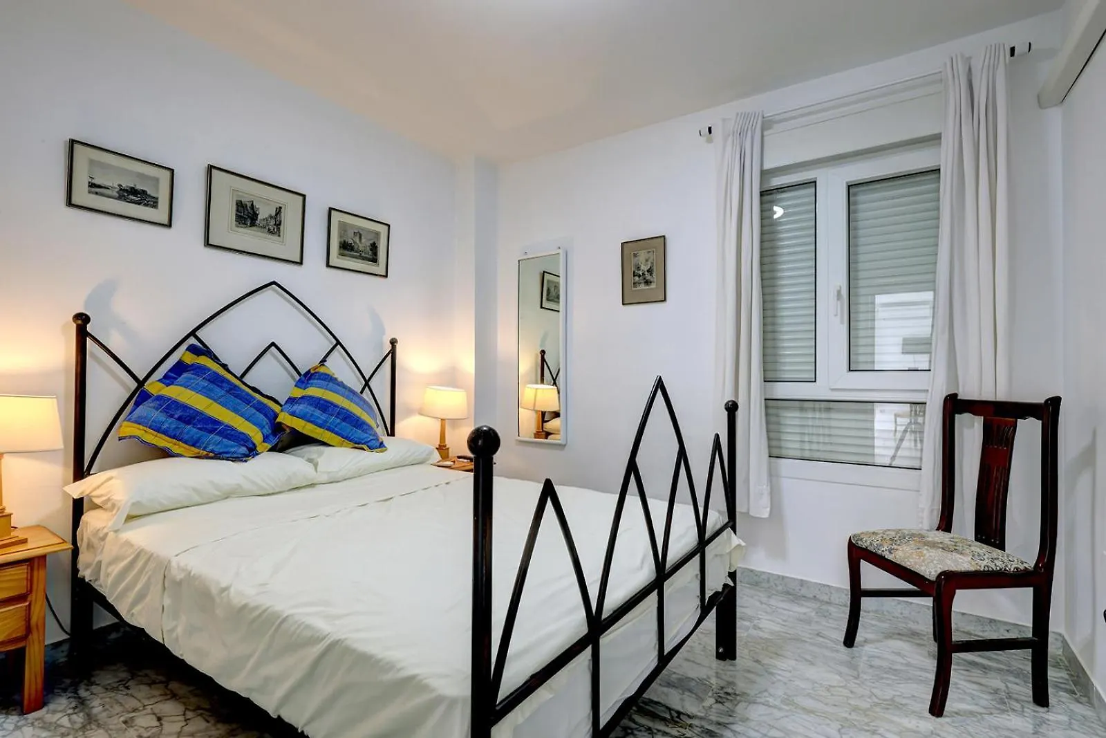 Marbella Sleeps 8 Aircon Secure Underground Parking Free Netflix Fast Internet 아파트 스페인