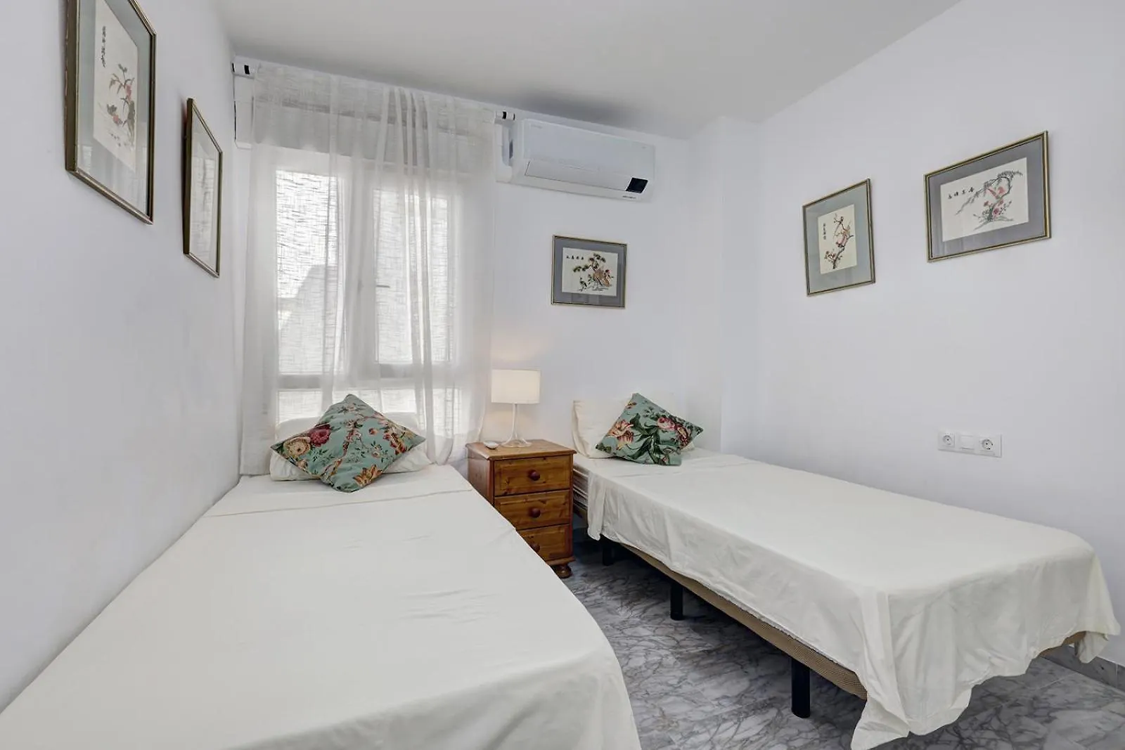 Marbella Sleeps 8 Aircon Secure Underground Parking Free Netflix Fast Internet 아파트 스페인