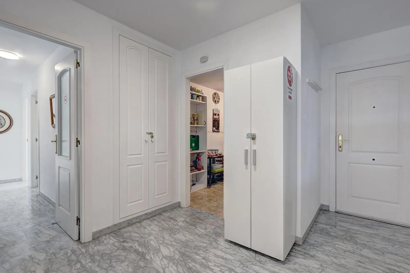 Marbella Sleeps 8 Aircon Secure Underground Parking Free Netflix Fast Internet 아파트 0*,