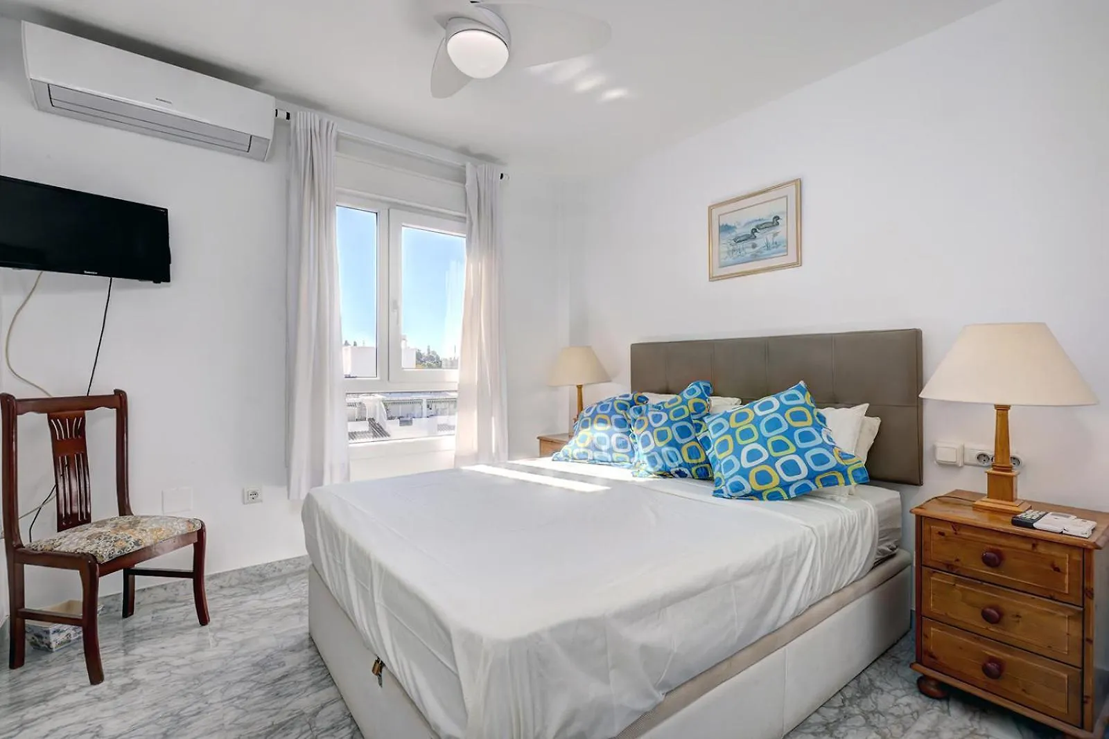 Marbella Sleeps 8 Aircon Secure Underground Parking Free Netflix Fast Internet 아파트 0*,
