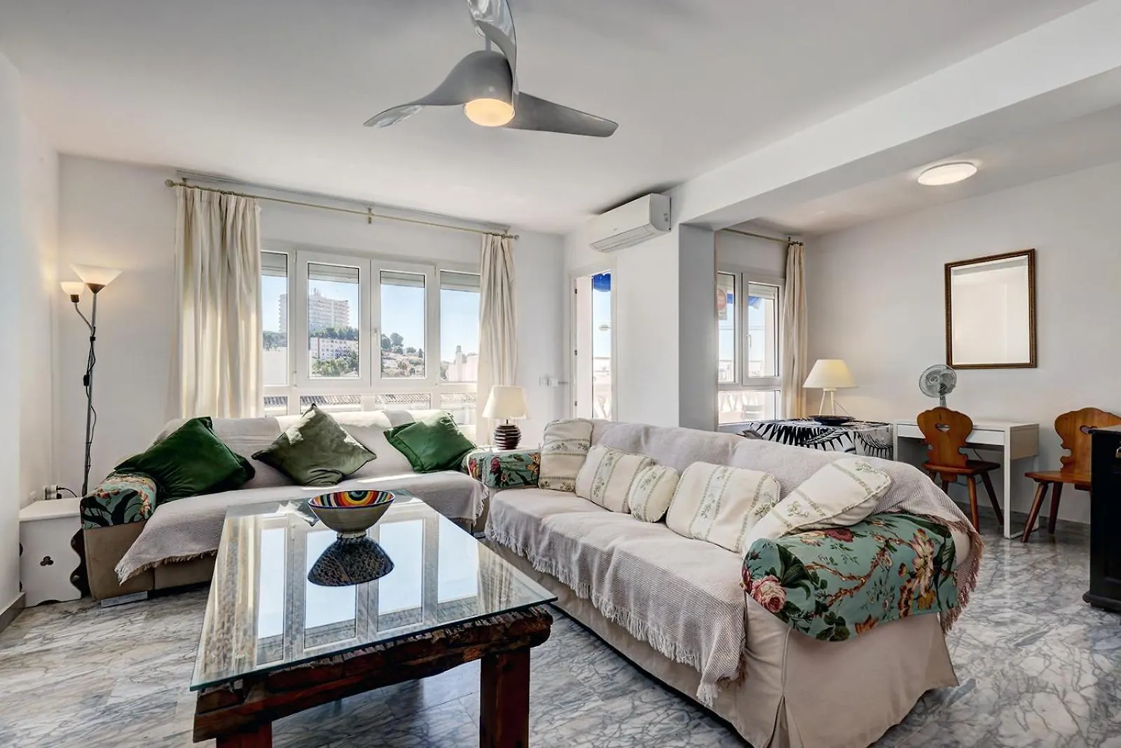 Apartment Ferienwohnung Marbella Sleeps 8 Aircon Secure Underground Parking Free Netflix Fast Internet