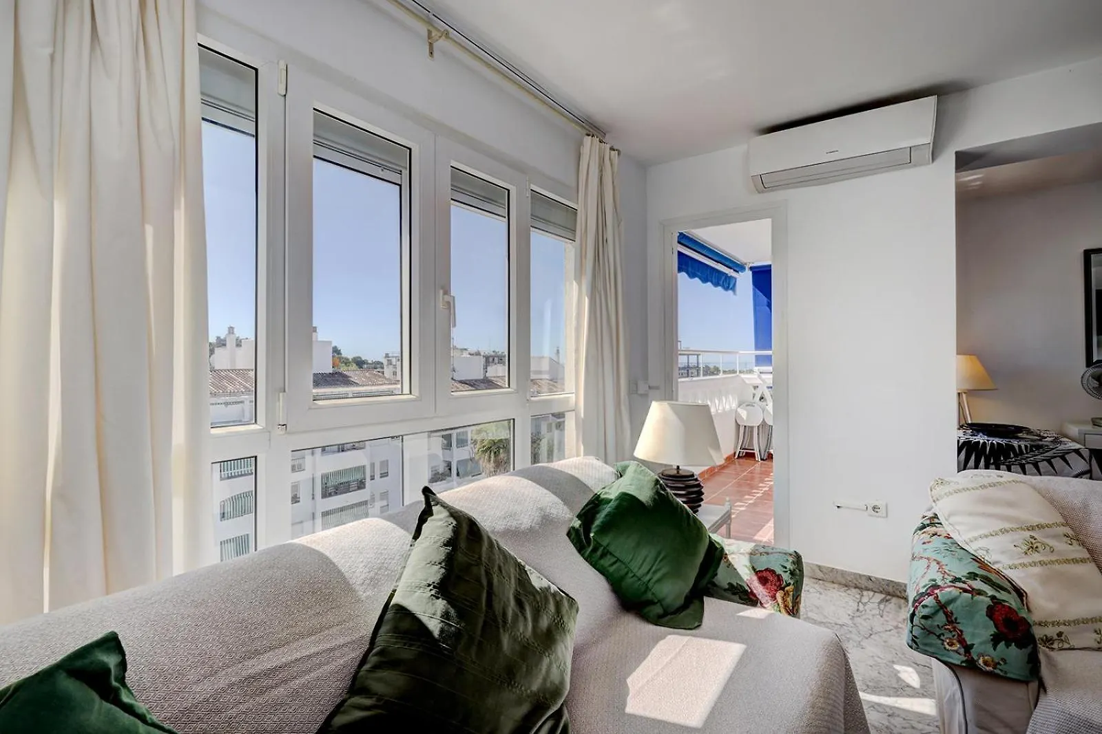 Ferienwohnung Marbella Sleeps 8 Aircon Secure Underground Parking Free Netflix Fast Internet
