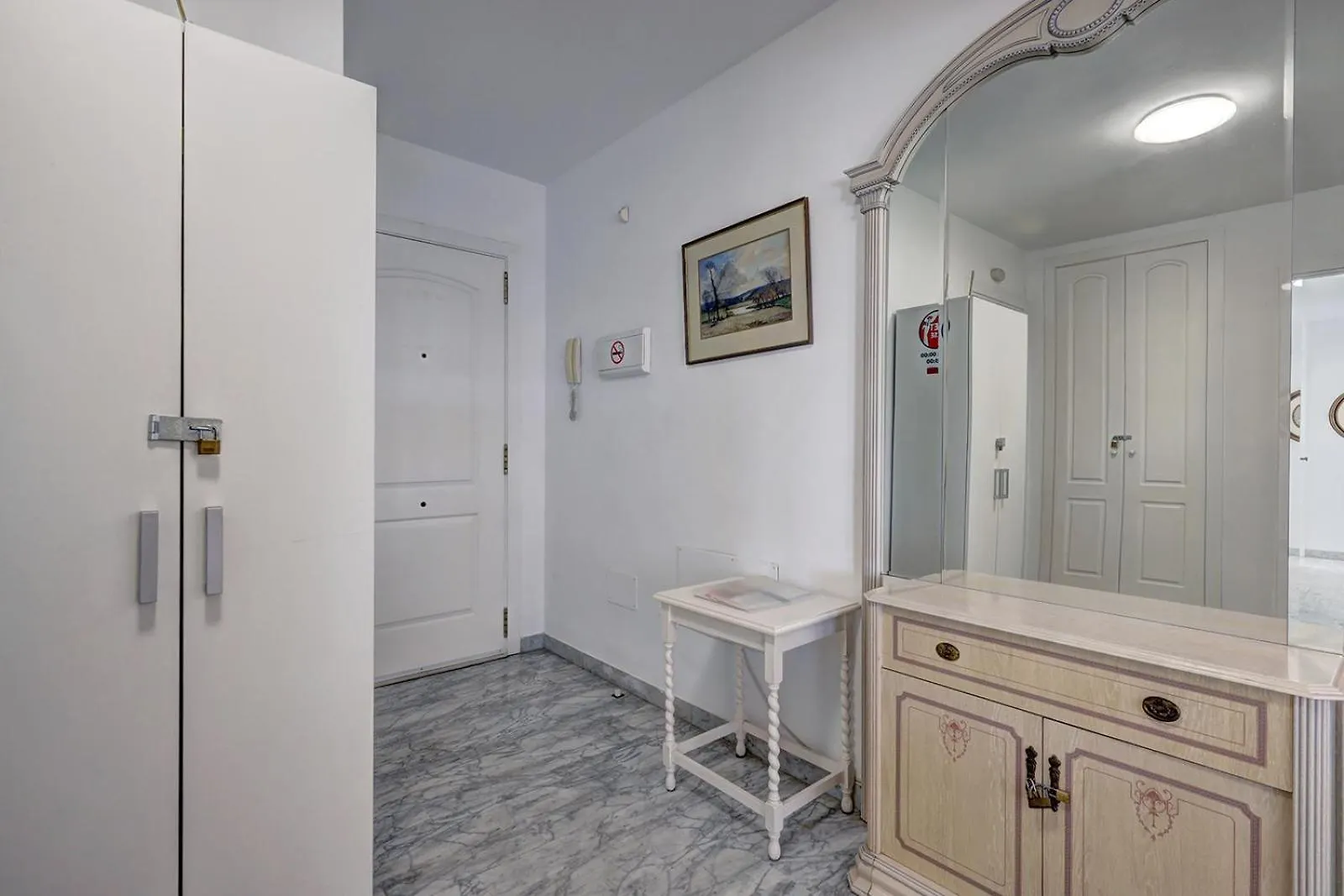 Ferienwohnung Marbella Sleeps 8 Aircon Secure Underground Parking Free Netflix Fast Internet Apartment