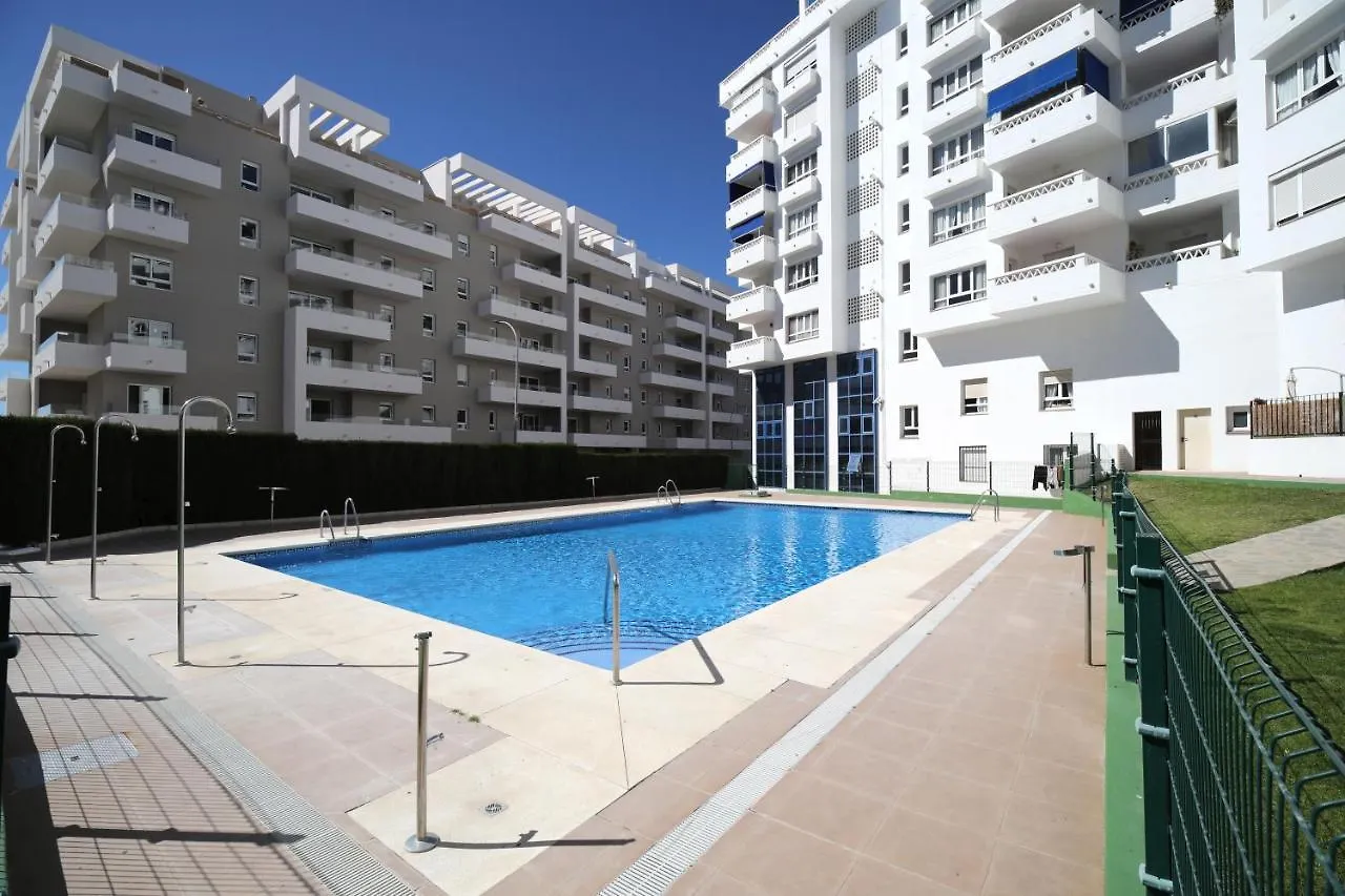 Marbella Sleeps 8 Aircon Secure Underground Parking Free Netflix Fast Internet Apartment