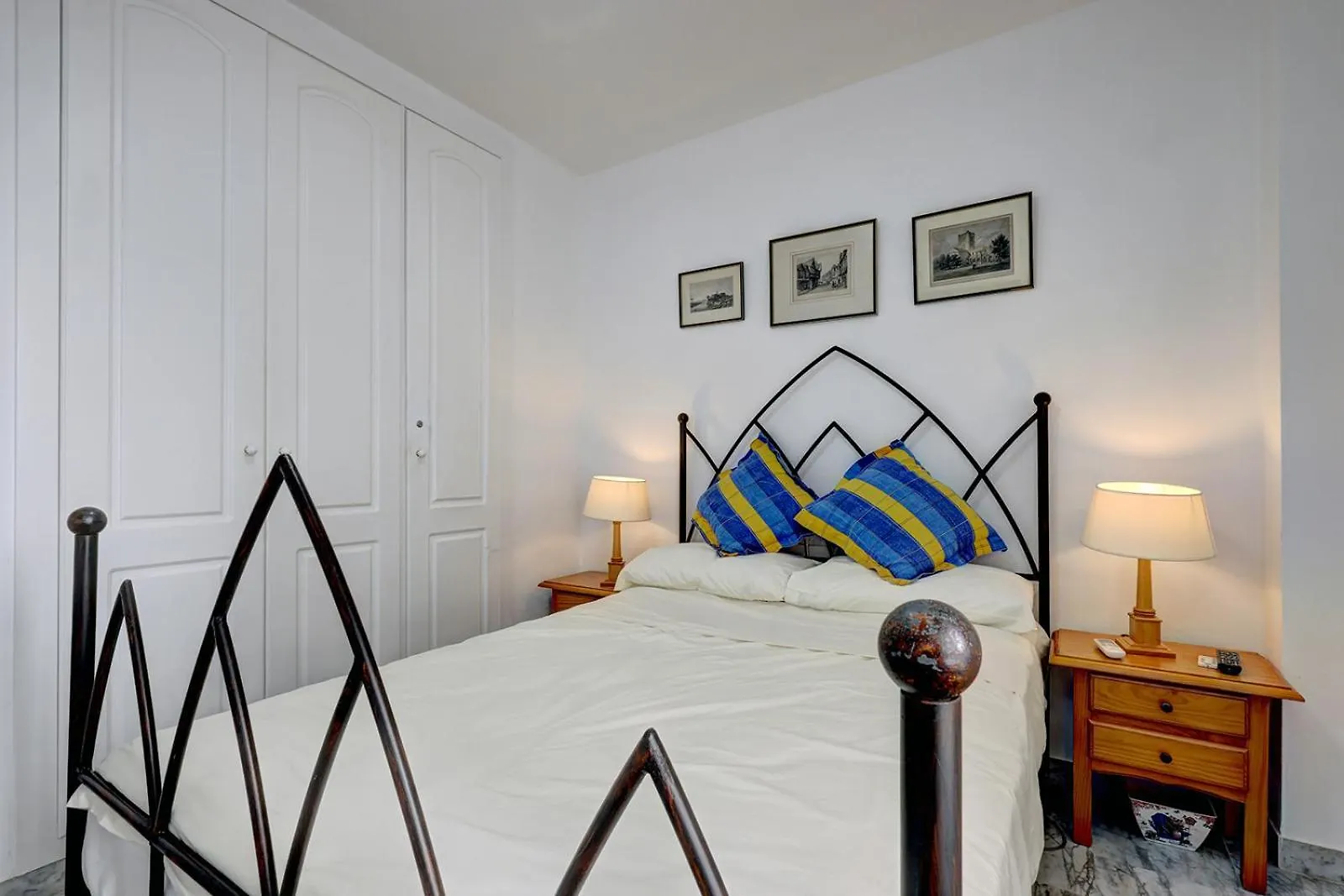 Marbella Sleeps 8 Aircon Secure Underground Parking Free Netflix Fast Internet Apartment 0*,  Spain
