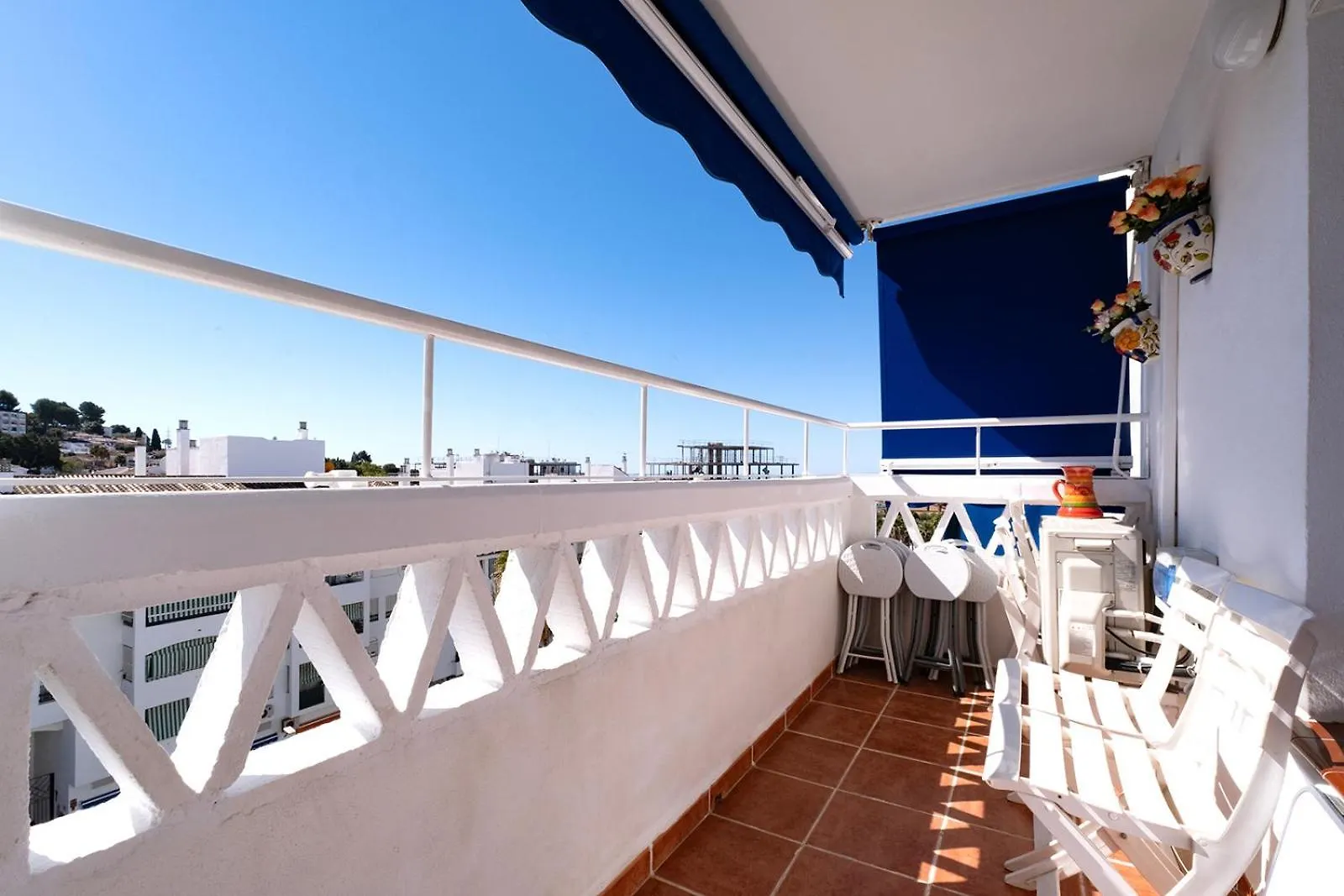 Marbella Sleeps 8 Aircon Secure Underground Parking Free Netflix Fast Internet Apartment